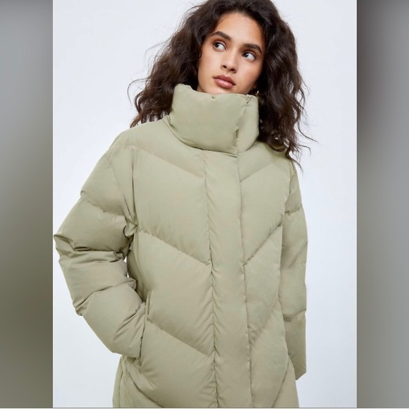 Wilfred - The Cloud Puff Mid (Aritzia) - Picture 4 of 14